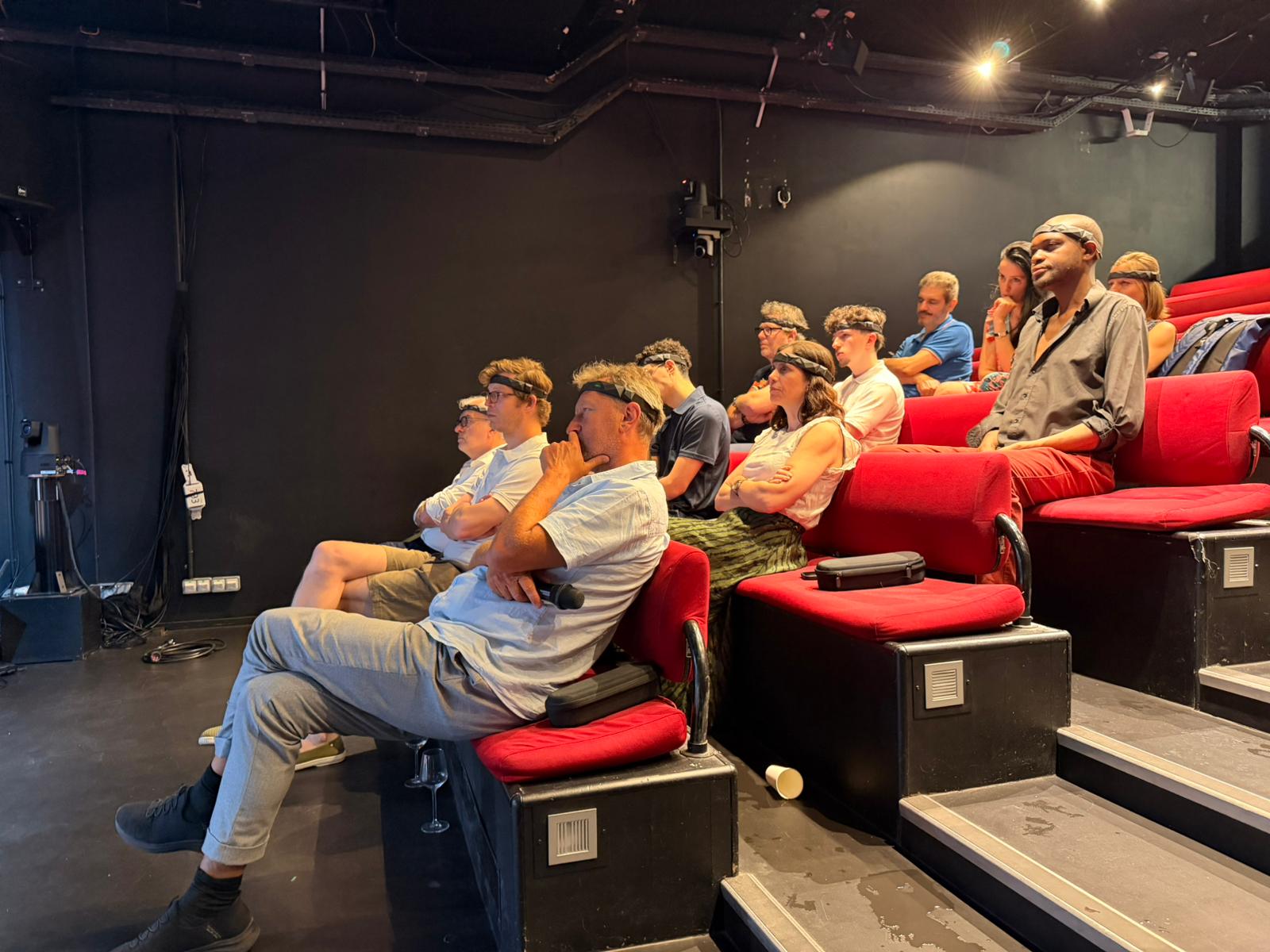 Participant équipé du casque HABS Neuro-AI — photo 1