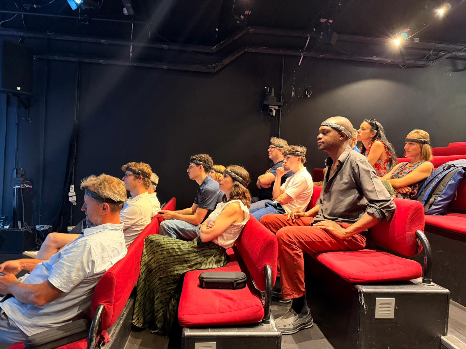 Participant équipé du casque HABS Neuro-AI — photo 2